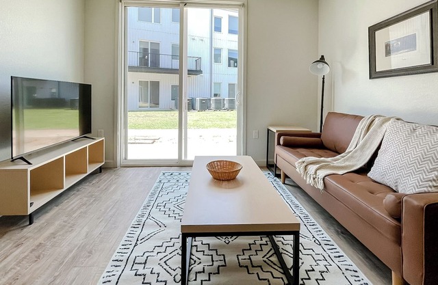 Sleepover: Prime 1BD/1BA - Bowling Green