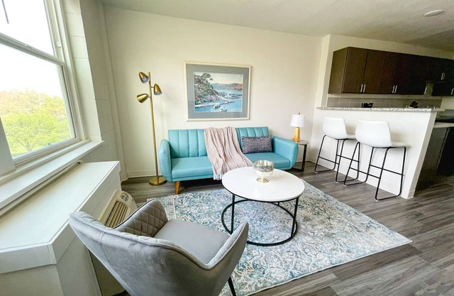 Sleepover: Vibrant 1BD/1BA + Gym - Cincinnati