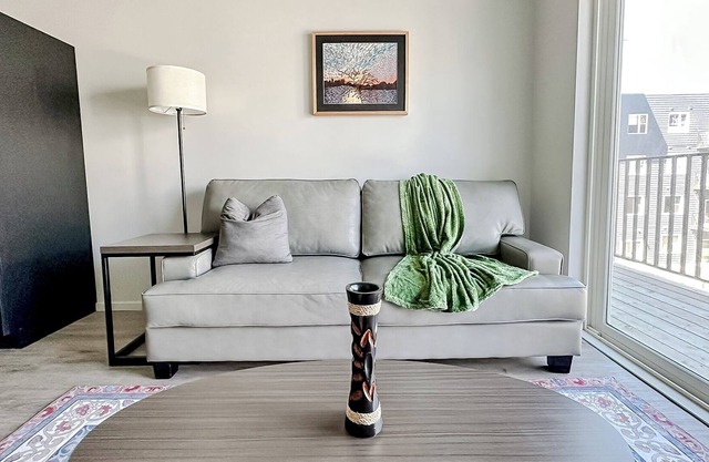 Sleepover: Wonderful 1BD/1BA + Gym- Downtown Omaha