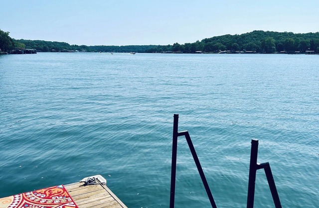 Sleeps 10, large deep water dock, 2 swim platforms- ladders & covered slip.
