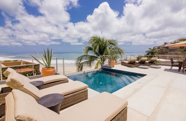 Sleeps 12 OceanFront Surfing Bocana Beach Villa NenaRubio pool.NEW STARLINK WiFi