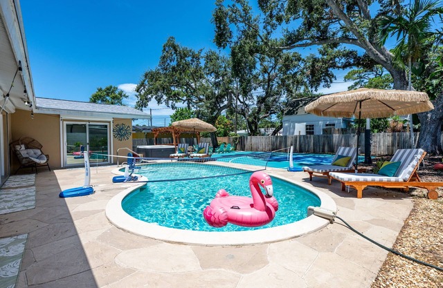 Sleeps 10 Pool Hot Tub Sport Court Pool Table