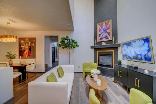 Sleeps 11 Mountain Views Fully Renovated