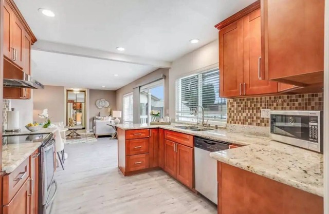 Sleeps 12 ❤️ Spacious ❤️ Quiet Neighborhood