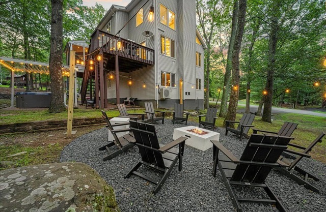 Sleeps 14 Hot Tub Paddle Boards Arcade Games