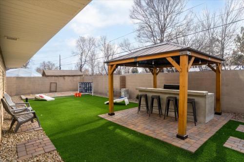 Sleeps 18 Hot Tub Pool Table Fire Pit Arcade Game
