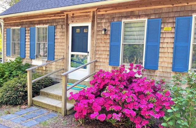Sleeps 2-8/Soaking Tub/FirePit~Burrows