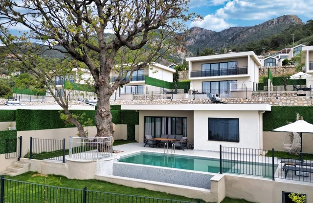 Sleeps 2, Modern Villa with Private Pool - AWZ 272
