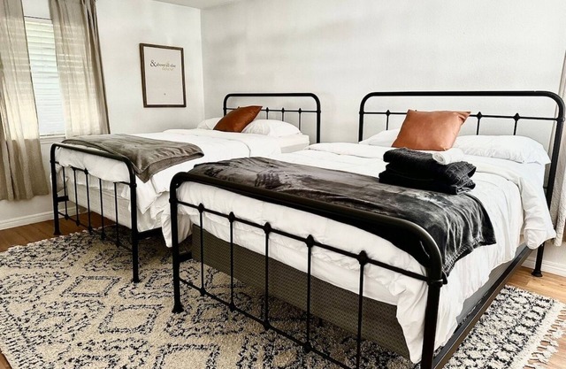 Sleeps 20 - 6 BR - Duplex near PD Canyon & Dinning
