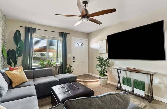 Sleeps 20 Plus | Pool & Putting Green in Paradise