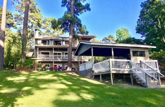Schlafmöglichkeiten für 26 ... Waterfront Lakehouse am Lake Sam Rayburn. Unglaubliche Aussichten!