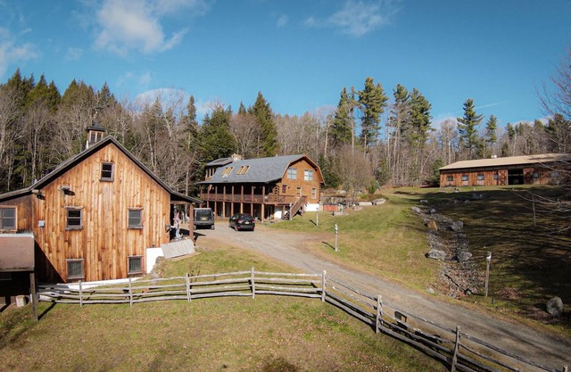 Sleeps 30!! 2 Cabins, 10 Bedrooms, 3 Kitchens, Hot Tub, Fireplaces, Game Rooms