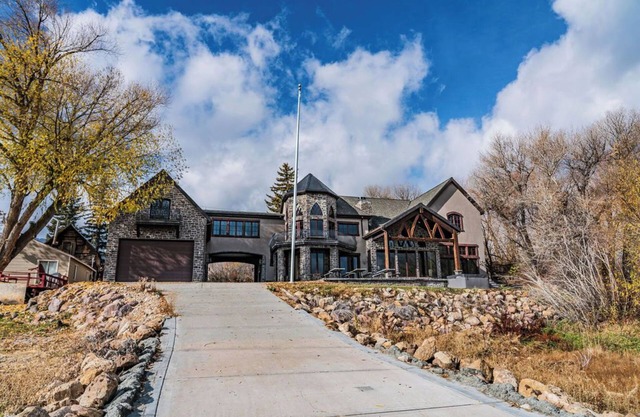 Beautiful beachfront manor with access to the lake! Come stay at the Castle on the Lake!