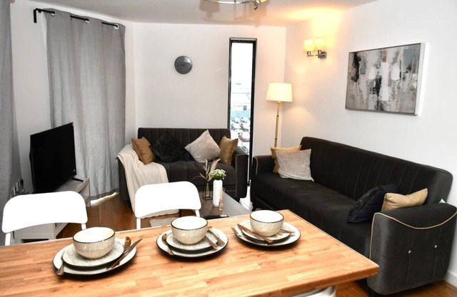 Sleeps 4 - Private Balcony - Wheelchair Accessible