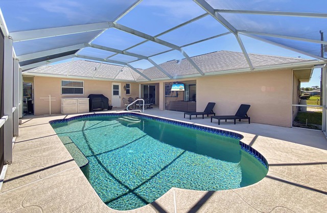 Castaway, full refund*, heated pool, sleeps 6