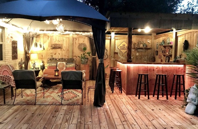 Sleeps 6 with Garden/Bar