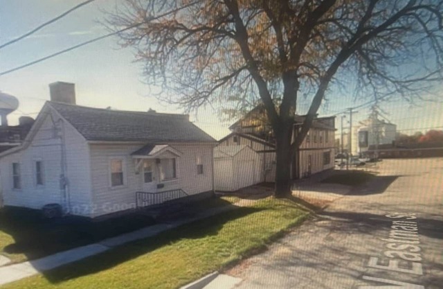 Sleeps 7 Steps to Metra