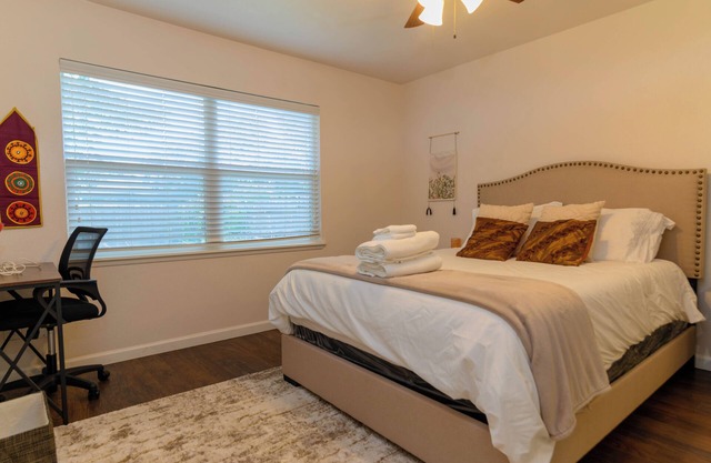 Sleeps 8,3 bed, 2 bath, North Dallas in Colony, 20 mins from DFW/DAL Airport