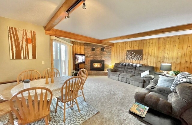Early Bird discount. Sleeps 8. 3 Bedroom 2 Bath Better than any motel.