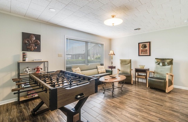 Sleeps 8 (FOUR BEDS): Spacious Home Near Cajundome! Game Room, Fire Pit, BBQ