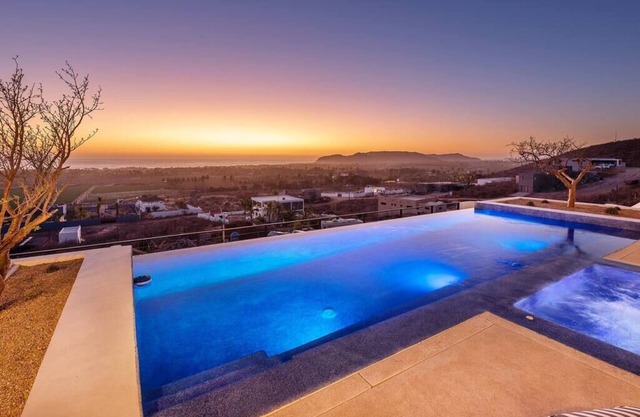 Sleeps 8-Lavish 4-Bed Villa Ultimate Luxury & Amenities, Luxury Villa