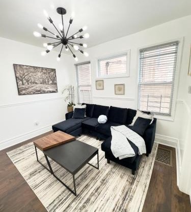 Sleeps 8, Stylish Home, Great Access NYC & EWR