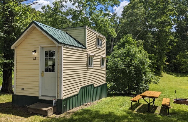 Sleeps up to 2, electric, water, kitchenette, full bathroom, air conditioned/heated.