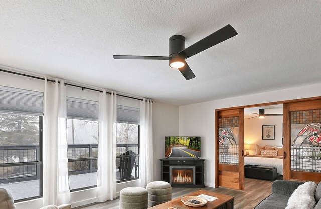 Sleeps up to 6 | Hot Tub | Accessible Features
