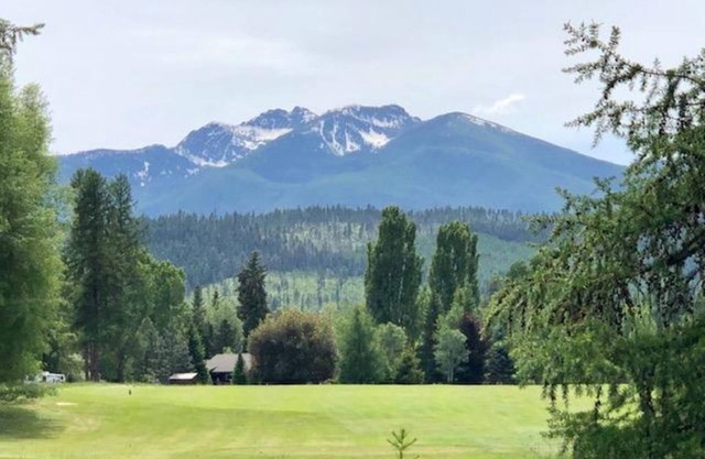 Sleeps up to16! Family Friendly! Newly Renovated, steps from the Golf Course!