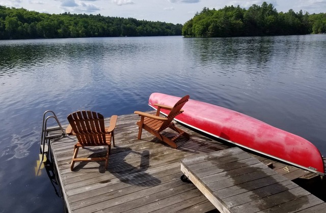 Sleepy Pines waterfront cottage