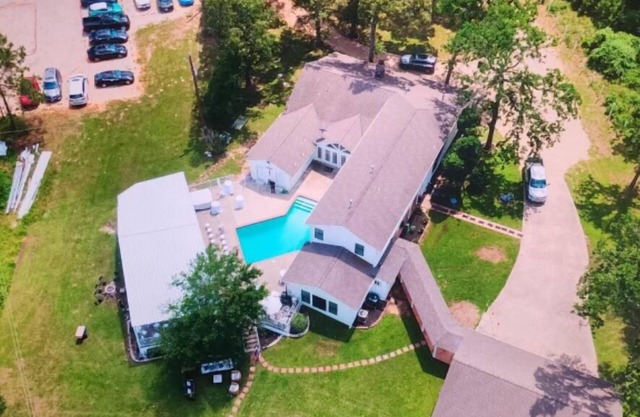 Sleps 24 Destination Venue, Pool, Spa, Lake, Pet Friendly, KING & QUEEN Beds