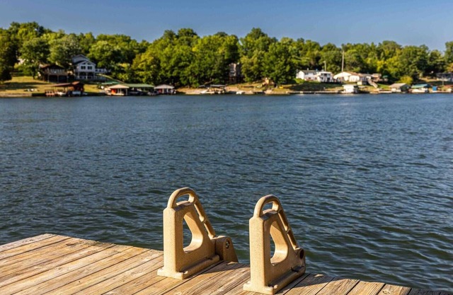 Slice of Summer- Lakefront w/ Dock- 7 miles to Ark