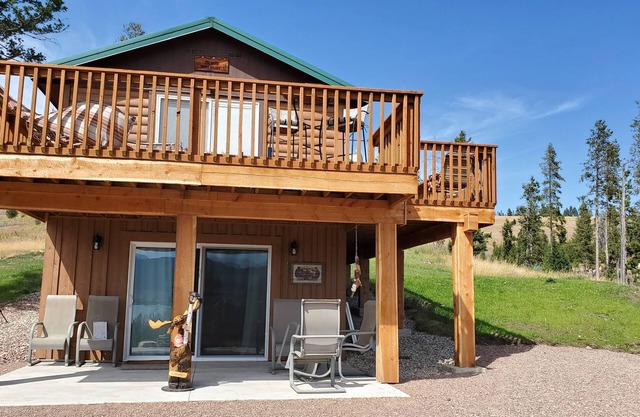 Slim's Hideaway - Cozy cabin with spectacular lake view