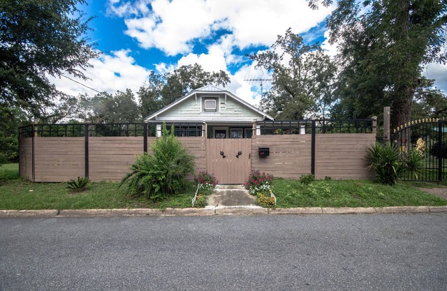 Sloane's Garden Home - Downtown-Executive Home