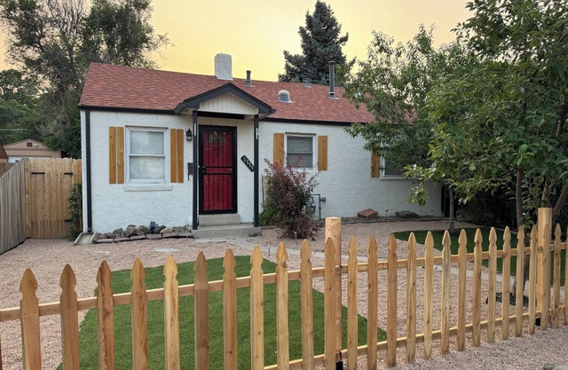 Sloans lake bungalow close to Broncos stadium and downtown close to mountains