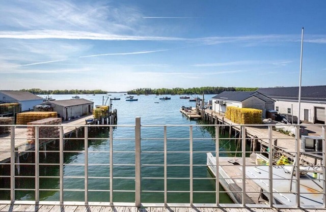 Sloop Days at Naughty Pine, An Oceanfront Retreat