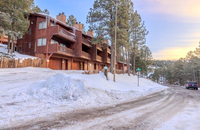 Slope Side Condo ⛷ Stunning Views 🏔 Steps to the Mountain & has a Game Room!