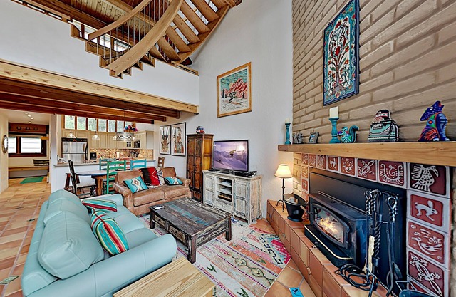 Slopeside Penthouse | 2 Mountain-View Balconies, Fireplace & Covered Parking