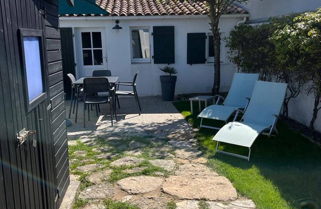Kleines Haus mit Garten in Meeresnähe, auf der Ile de Ré