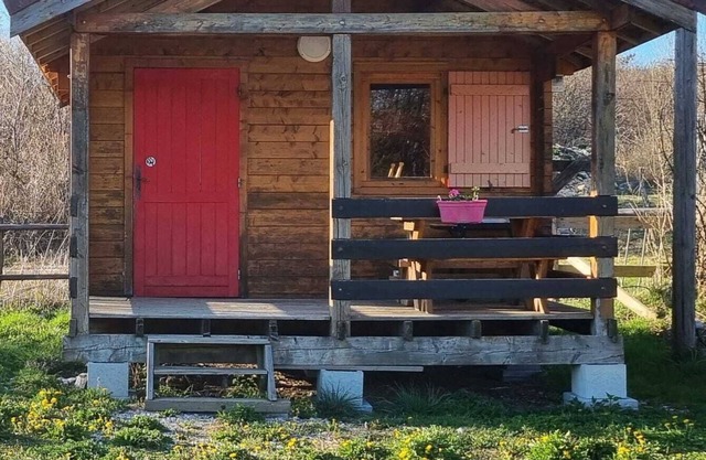 Small 4-seater chalet, classified site of the 4 lakes and Hérisson waterfalls