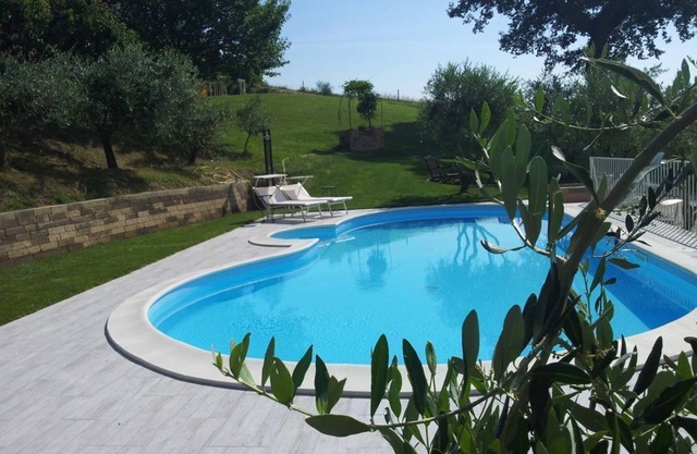 Kleines Landhaus mit Pool und Park