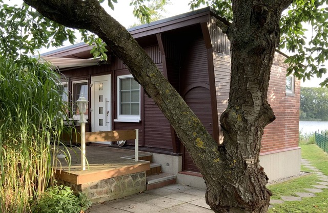 Kleiner gemütlicher Bungalow mit Seegrundstück und eigenem Steg