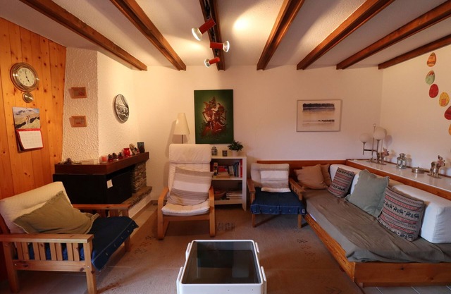 Kleine, hübsche und gemütliche Wohnung im Erdgeschoss eines Gebäudes, ca. 100 m von der Haltestelle