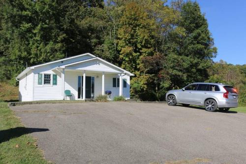 Small House, 2 queen bedrooms, 1 bath, on route 33