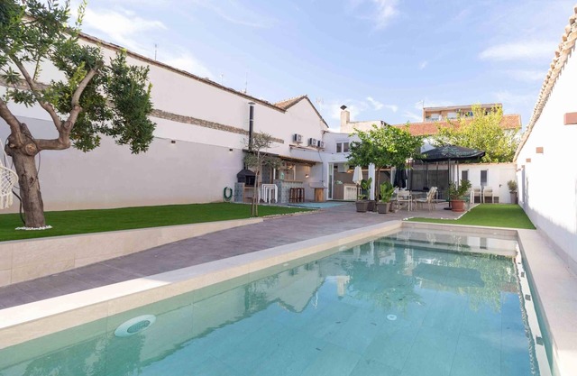 Kleines Haus mit Garten und Pool, ideal für Paare
