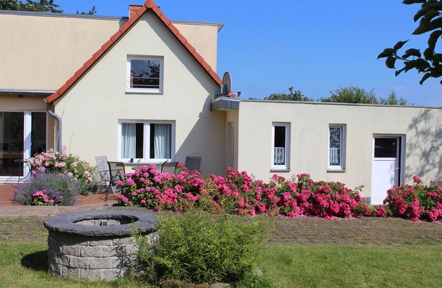 Kleines, separates Ferienhaus auf einem großen Wiesen-und Obstgartengrundstück