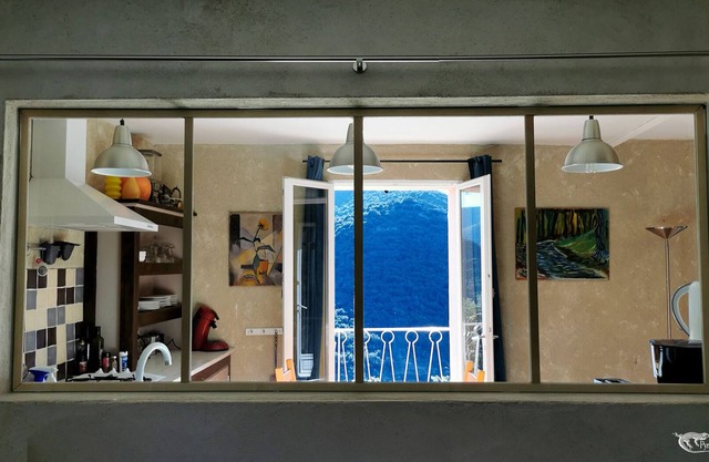 Kleines Nest für 2 mit 180 ° Blick auf bewaldete Hügel in einem gemütlichen Häuschen