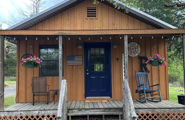 Small Rustic Cabin Near Greers Ferry Lake w/1 Bedroom 1 Bath &Full Size Sofa bed