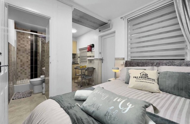 Stylish Studio Suite w/ VIP lounge access - Maerdy