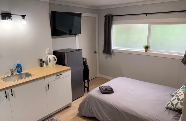Small Stylish Studio Suite